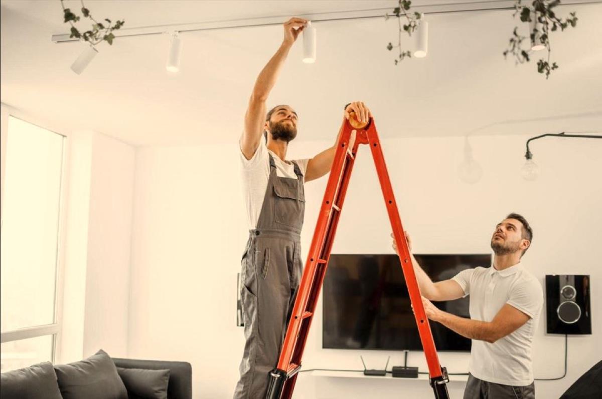 How to Choose the Right Electrician For Your New Home Post-Relocation